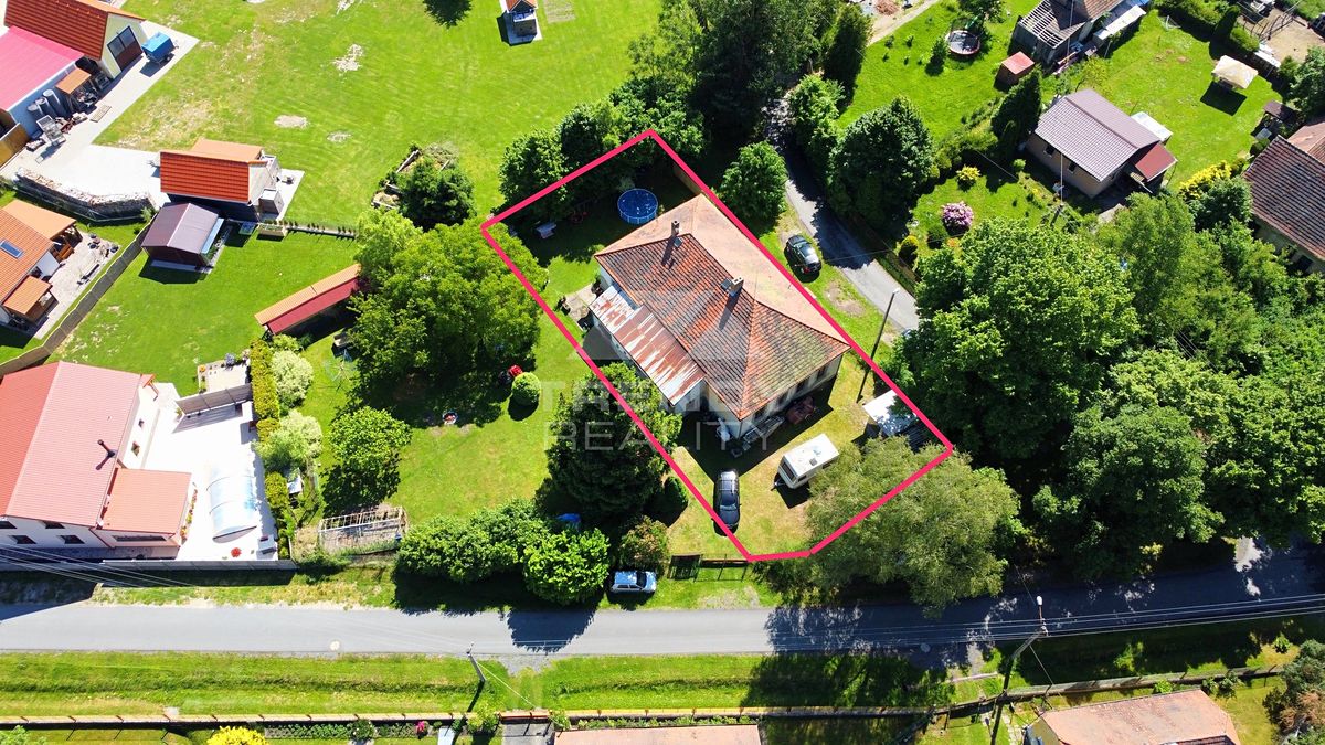 Prodej rodinného domu 240 m², pozemek 793 m² – fotografie 2
