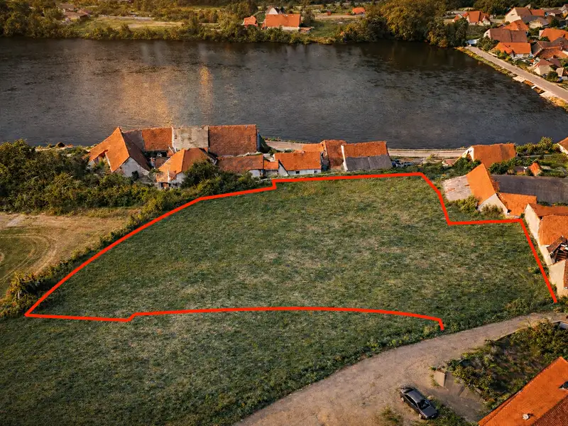 Prodej stavebního pozemku 4194 m², Popovice – náhled fotky 1