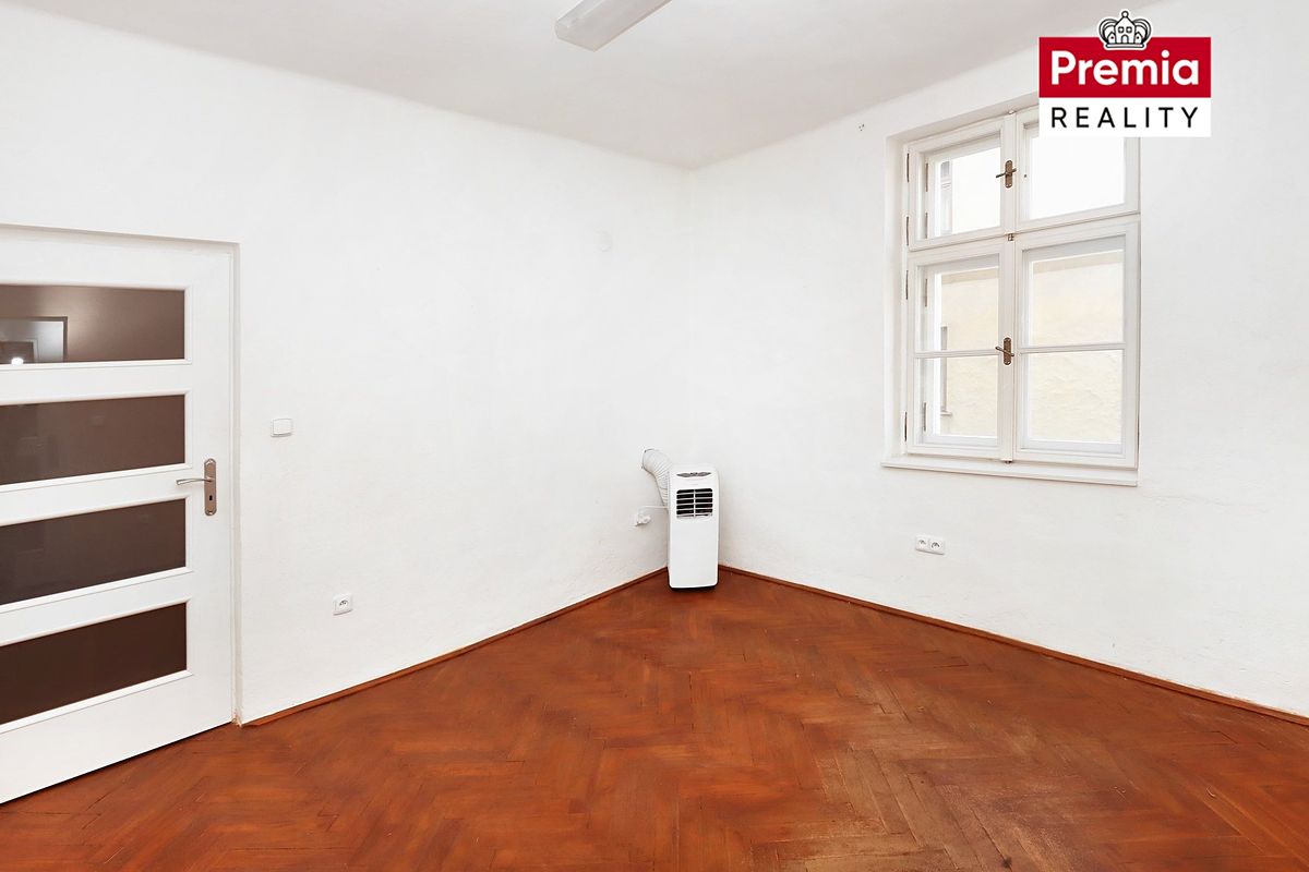 Pronájem kanceláře 70 m² – fotografie 3