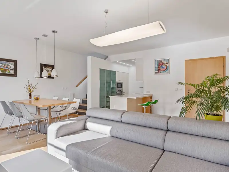 Prodej bytu 4+kk 96 m², Praha – náhled fotky 2