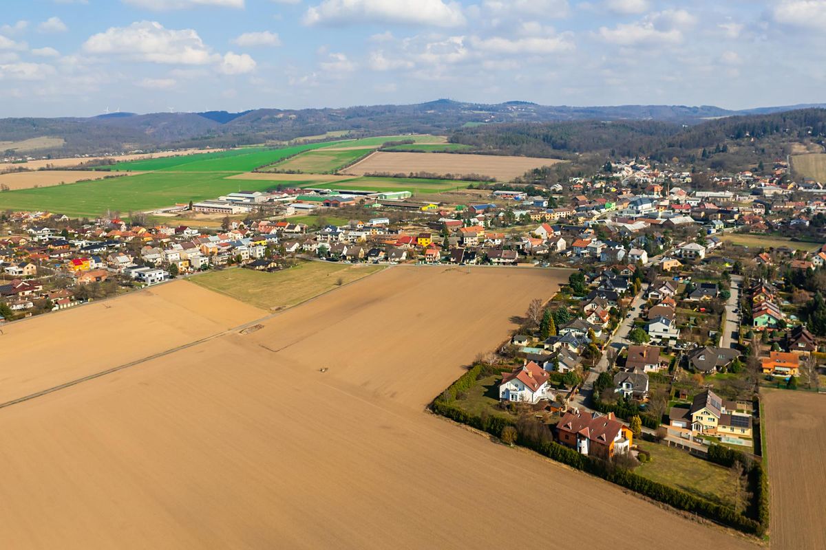 Prodej stavebního pozemku 10038 m² – fotografie 3