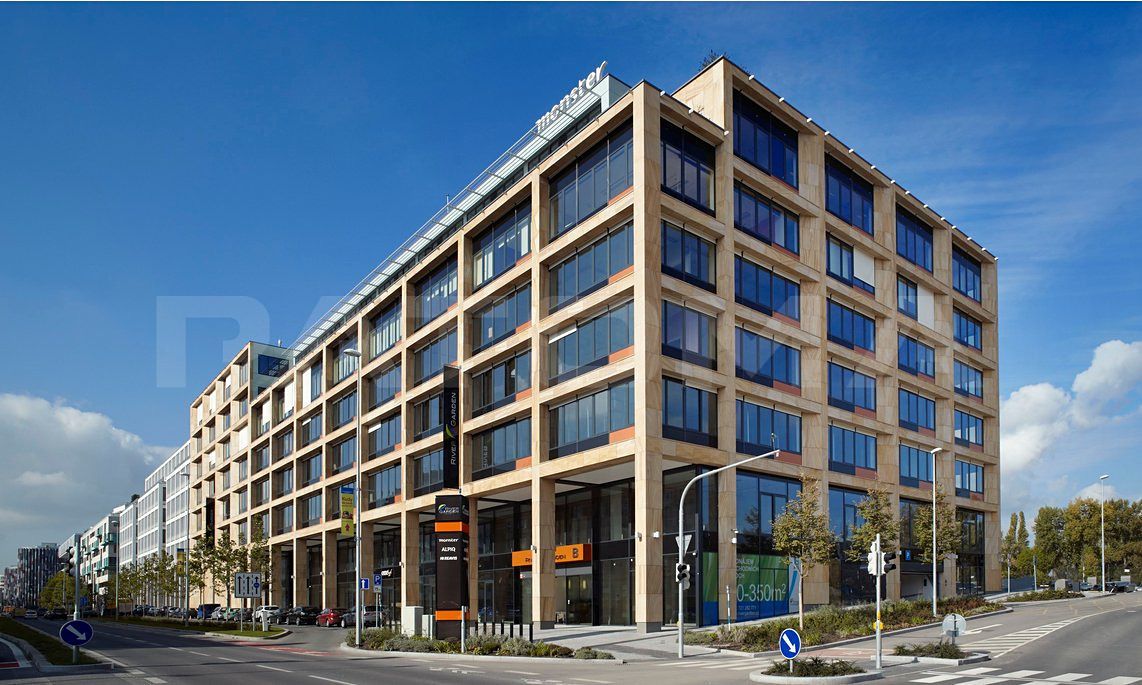 Pronájem kanceláře 876 m²