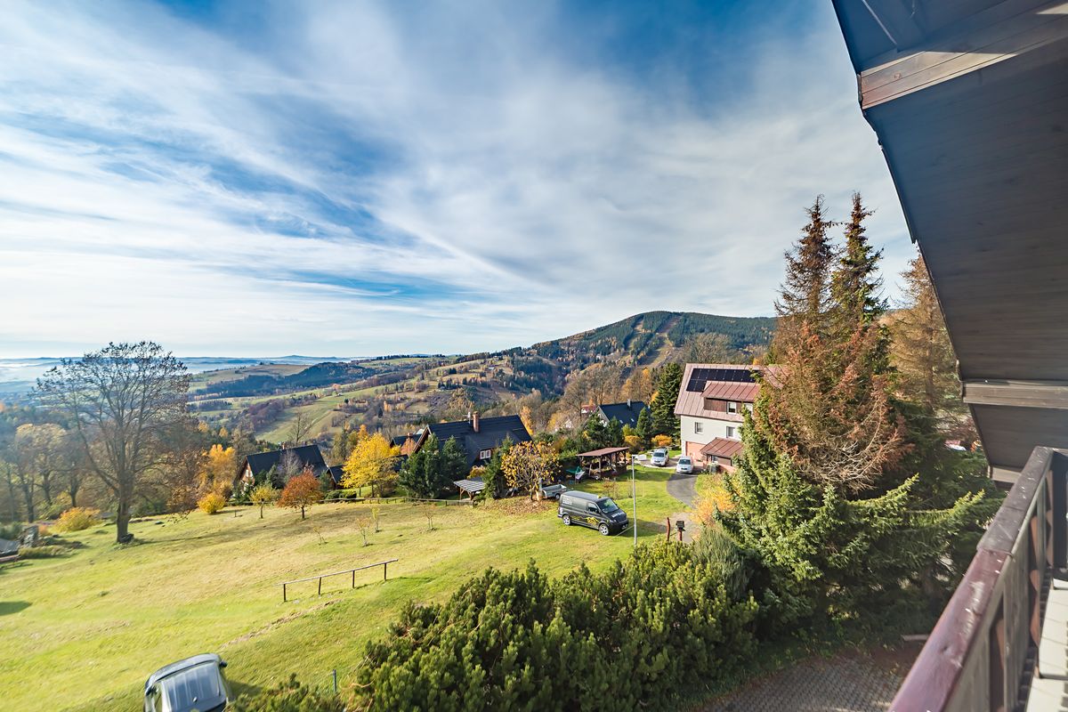 Prodej rodinného domu 350 m², pozemek 415 m² – fotografie 3