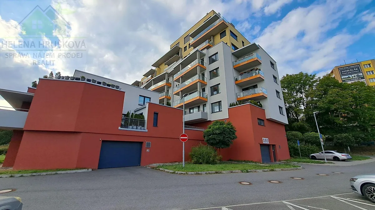 Pronájem garážového stání 12 m²