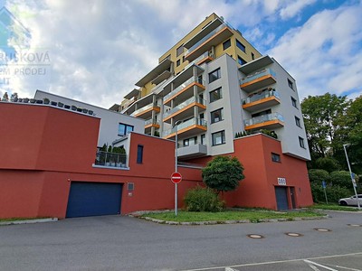 Pronájem garážového stání 12 m²