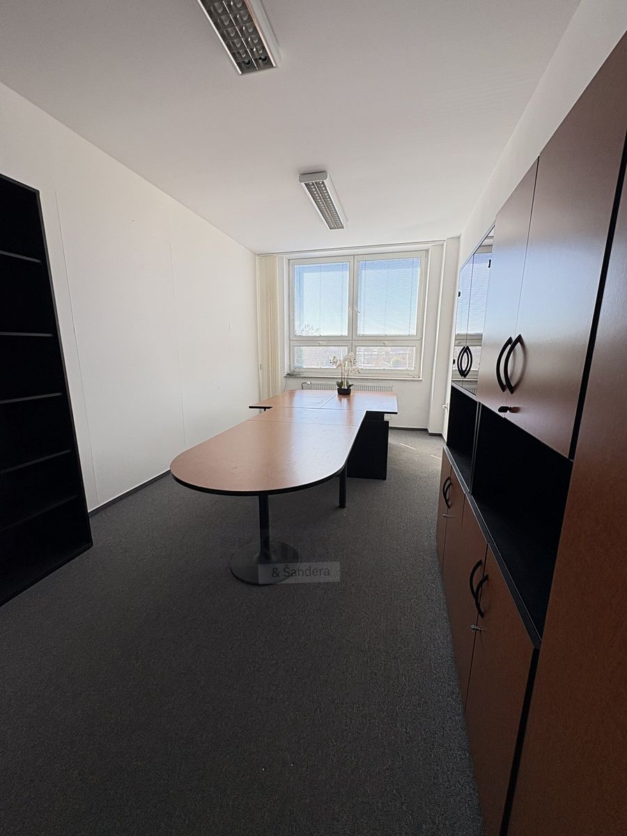 Pronájem kanceláře 35 m² – fotografie 2