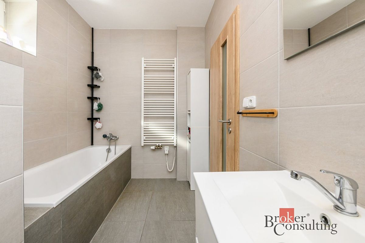 Prodej rodinného domu 160 m², pozemek 437 m² – fotografie 4