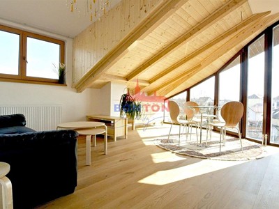 Pronájem bytu 3+kk 63 m² (Podkrovní) — photo 2