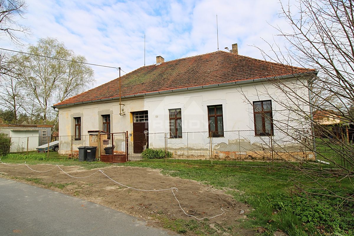 Prodej rodinného domu 240 m², pozemek 793 m² – fotografie 4