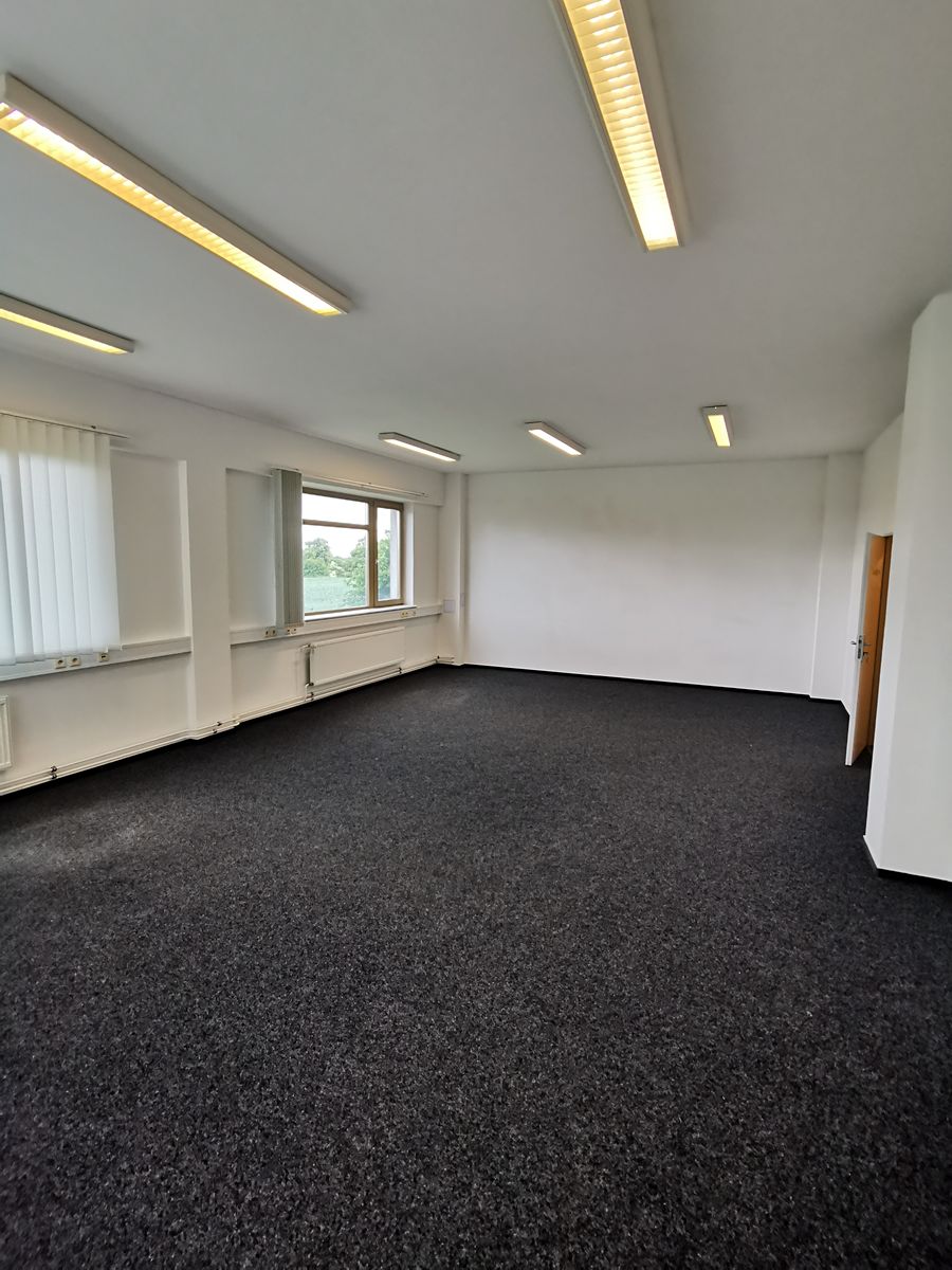 Pronájem kanceláře 55 m² – fotografie 3