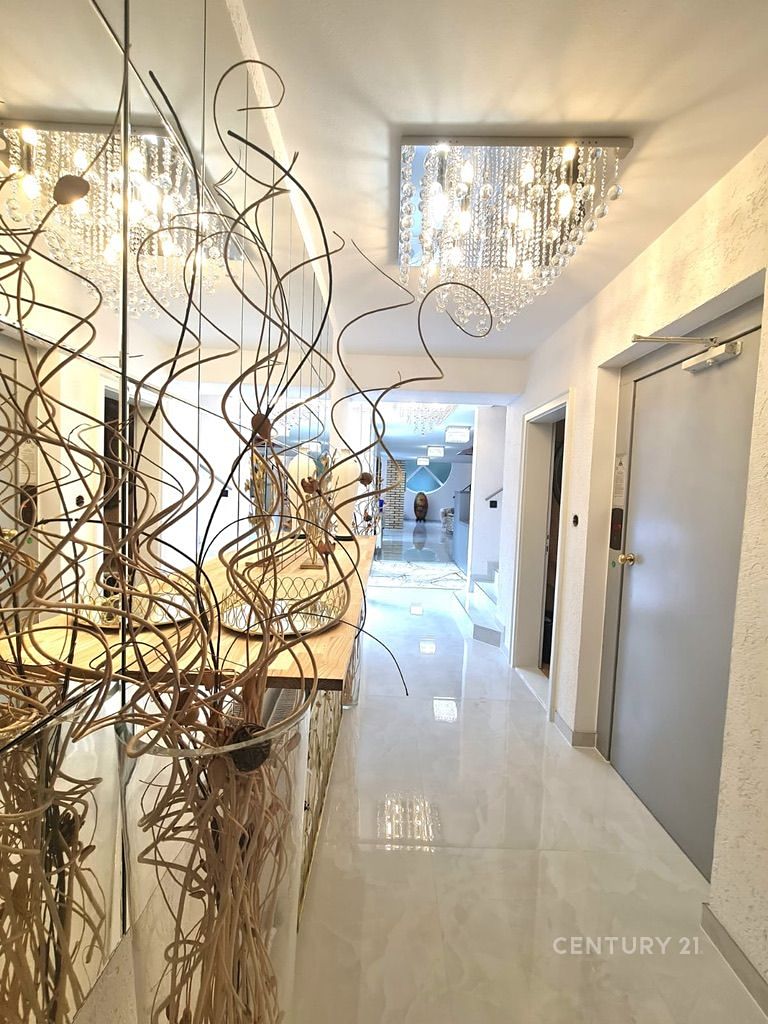Prodej vícegeneračního domu 972 m², pozemek 691 m² – fotografie 3
