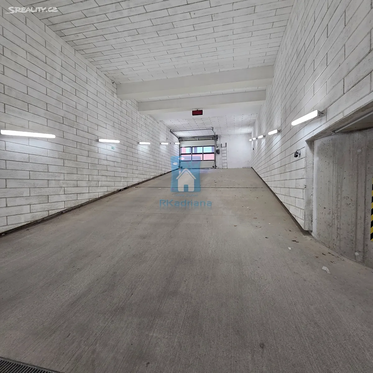 Pronájem garážového stání 15 m² – další