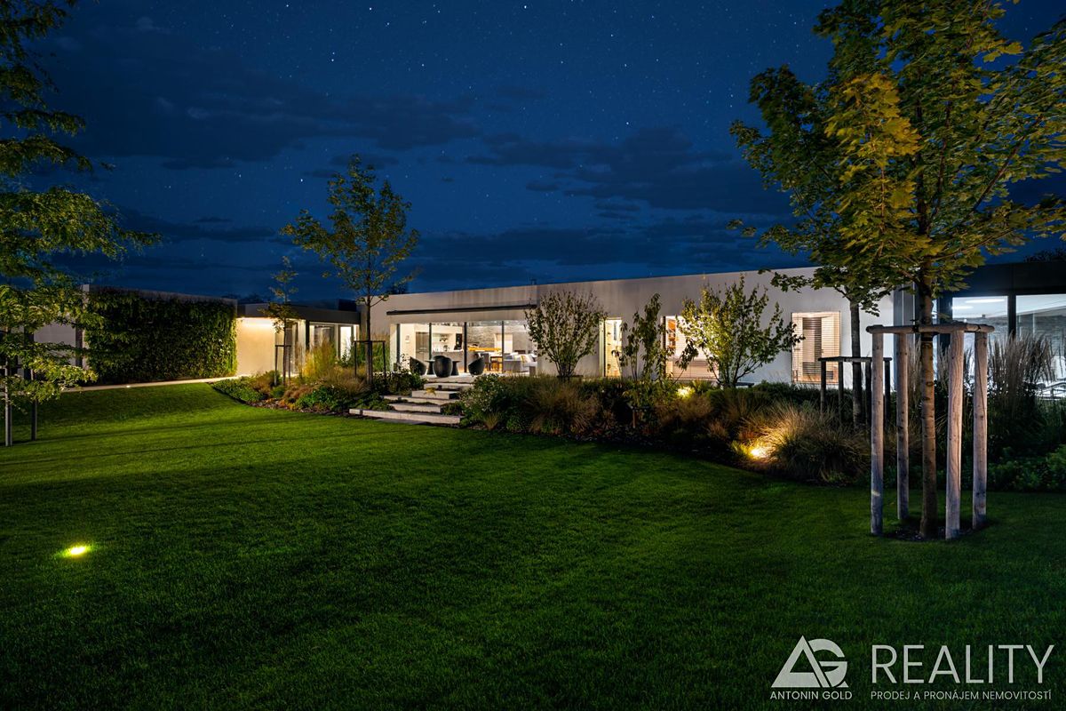 Prodej rodinného domu 407 m², pozemek 1794 m² – fotografie 2