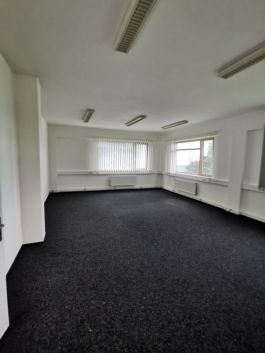 Pronájem kanceláře 55 m² – fotografie 2