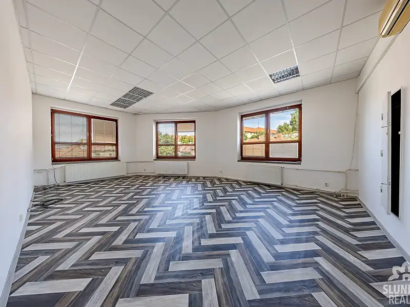 Pronájem kanceláře 40 m², Uherský Brod – náhled fotky 1