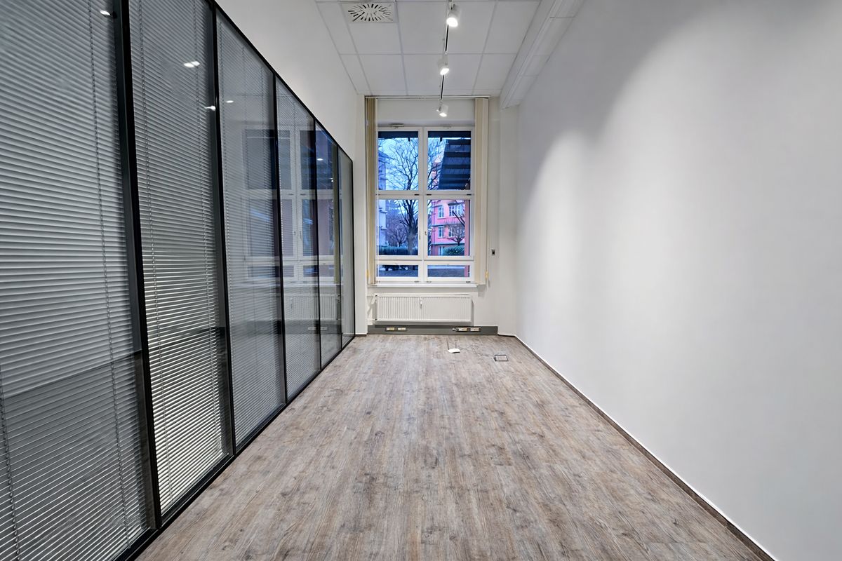 Pronájem kanceláře 215 m² – fotografie 5
