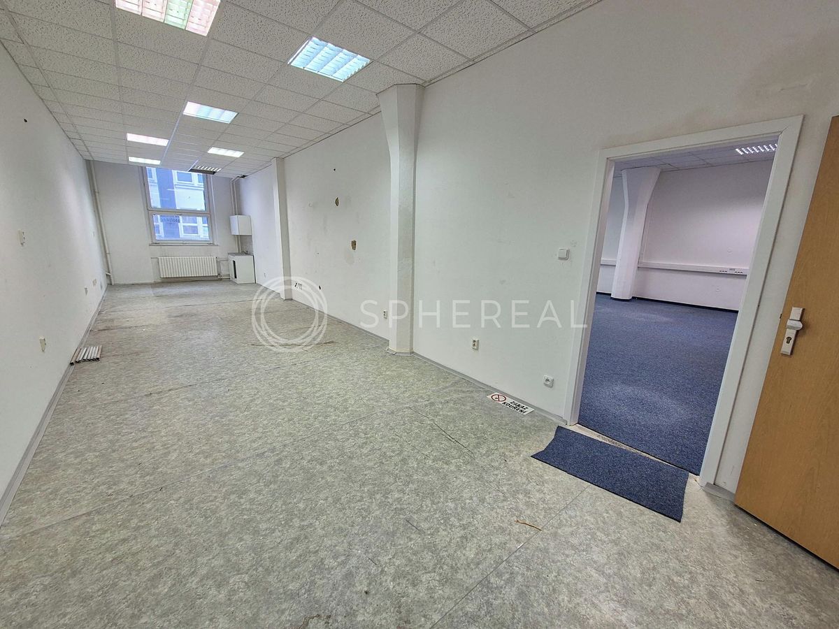 Pronájem kanceláře 137 m² – fotografie 3