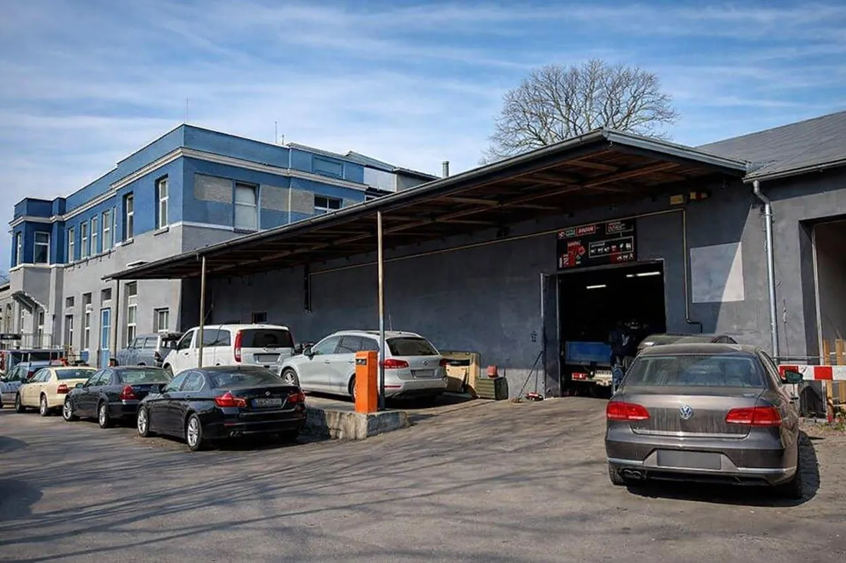 Pronájem výrobní haly, prostoru 388 m²