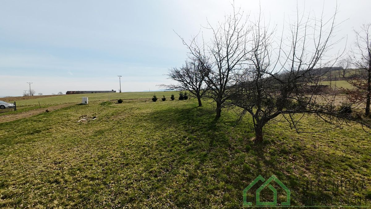 Prodej stavebního pozemku 1447 m² – fotografie 2