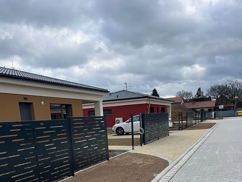 Prodej rodinného domu 123 m², pozemek 900 m², Krupá – náhled fotky 1
