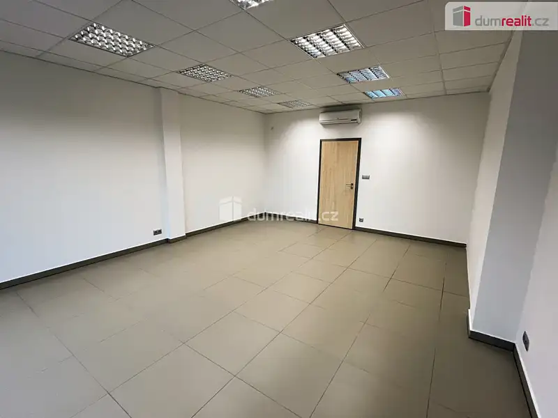 Pronájem kanceláře 32 m², Uherské Hradiště – náhled fotky 2