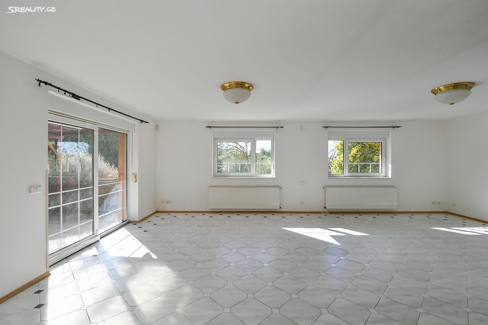 Prodej  rodinného domu 400 m², pozemek 1 400 m² – pohled 2
