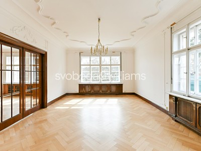 Pronájem bytu 6 pokojů a více 274 m²