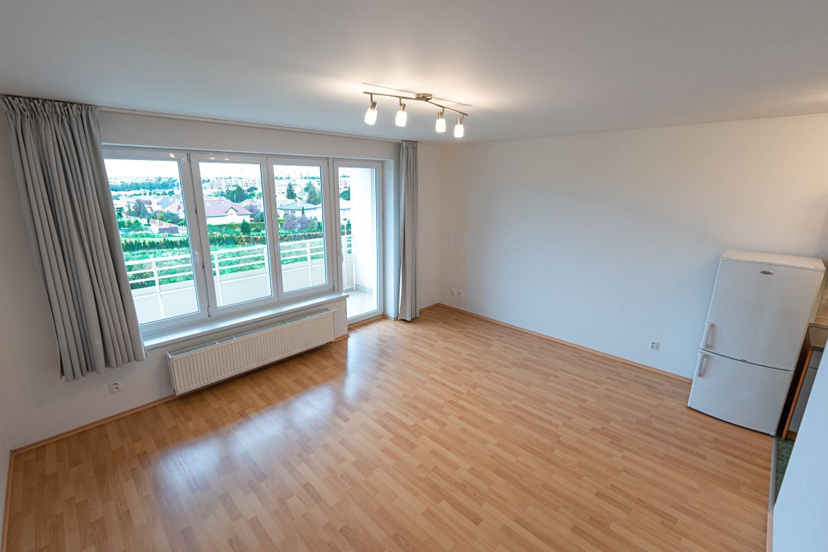 Pronájem bytu 1+kk 38 m² – fotografie 3