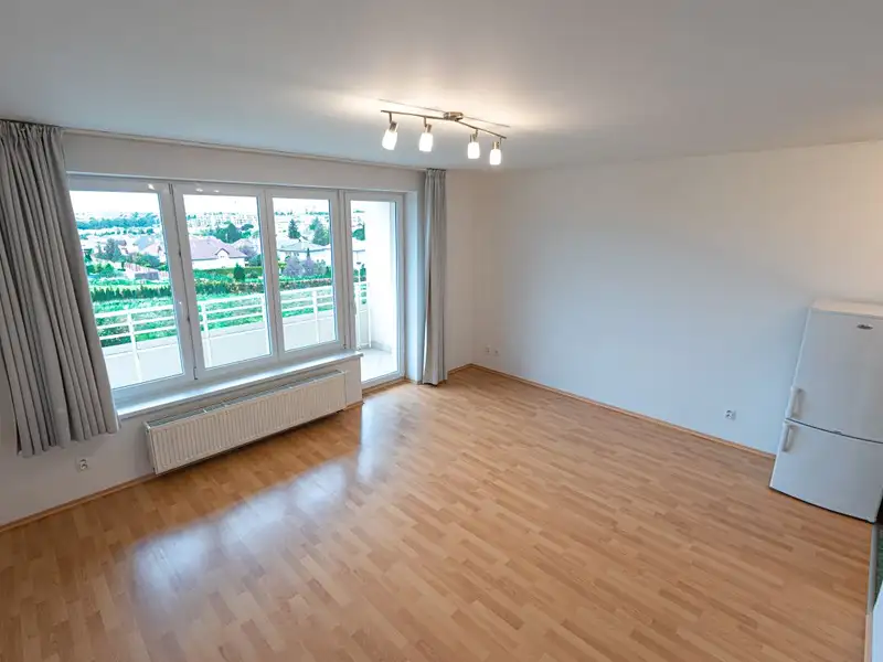 Pronájem bytu 1+kk 38 m², Praha – náhled fotky 3