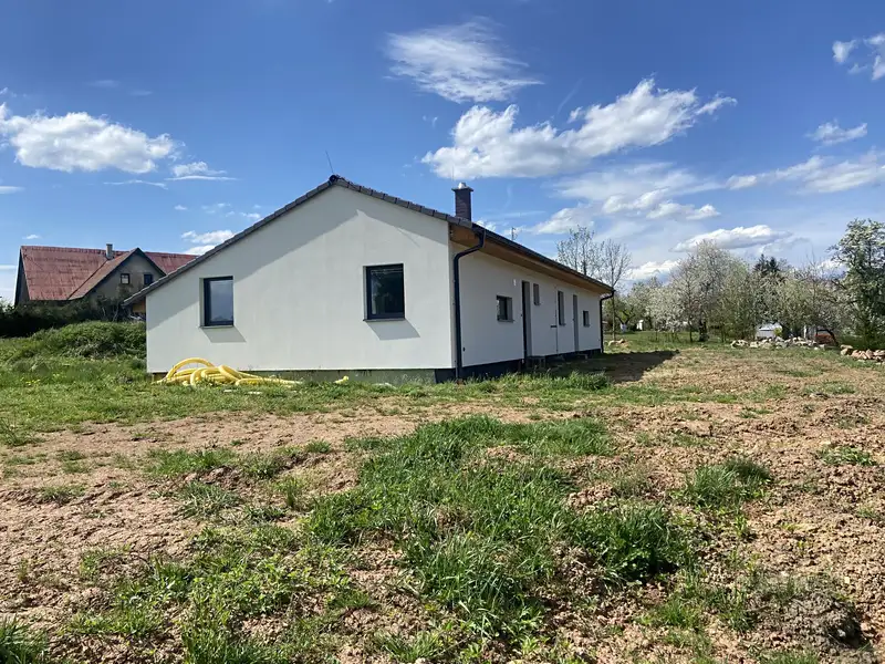 Prodej rodinného domu 112 m², pozemek 2890 m², Vítězná – náhled fotky 2