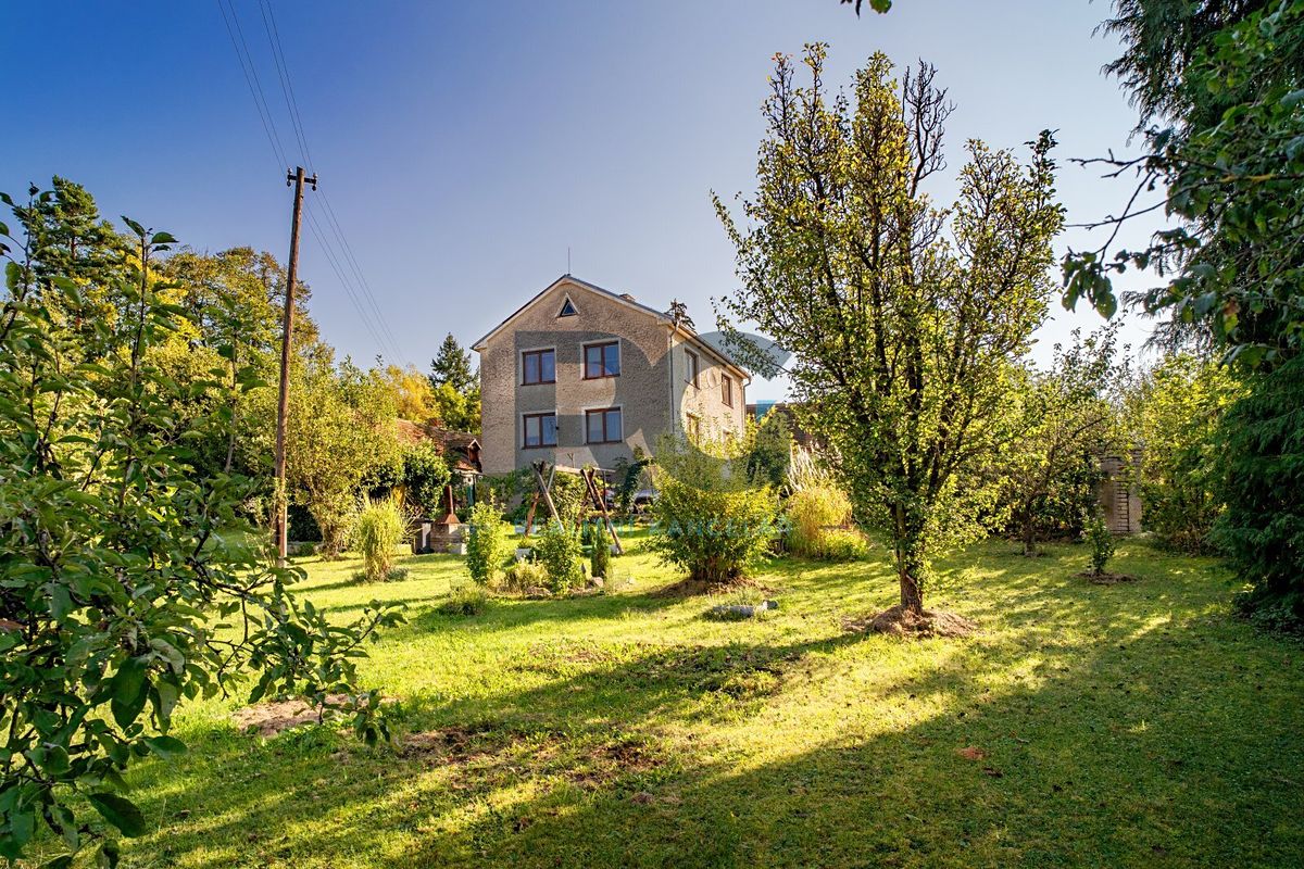 Prodej rodinného domu 552 m², pozemek 3326 m²