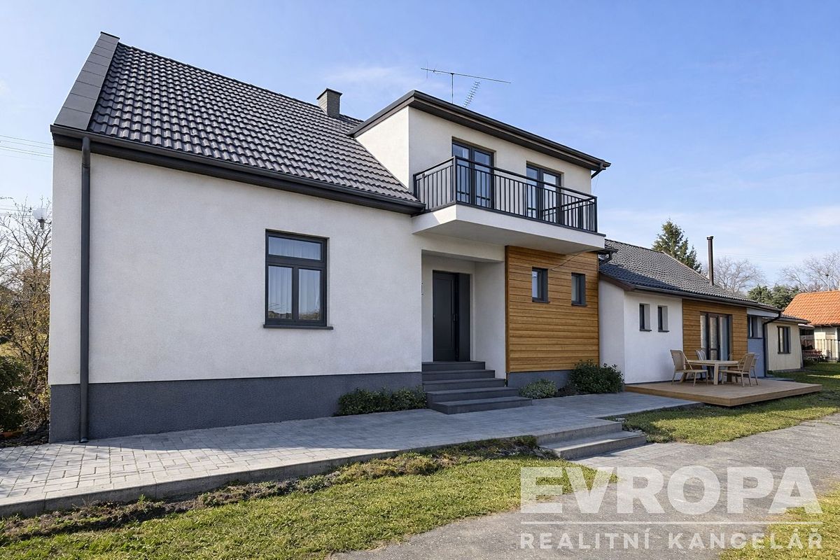 Prodej rodinného domu 400 m², pozemek 1751 m² – fotografie 3