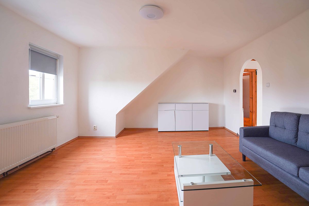 Pronájem bytu 2+1 60 m² – fotografie 3