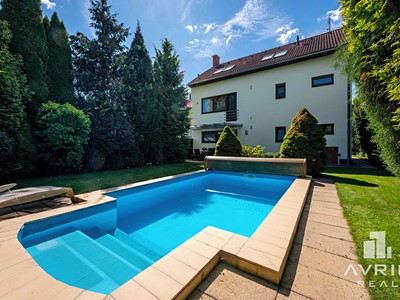 Prodej  rodinného domu 255 m², pozemek 671 m²