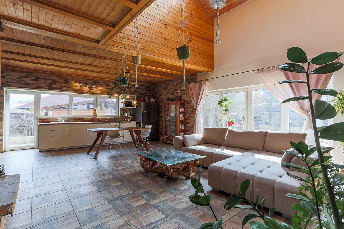 Prodej rodinného domu 258 m², pozemek 1265 m² – fotografie 3
