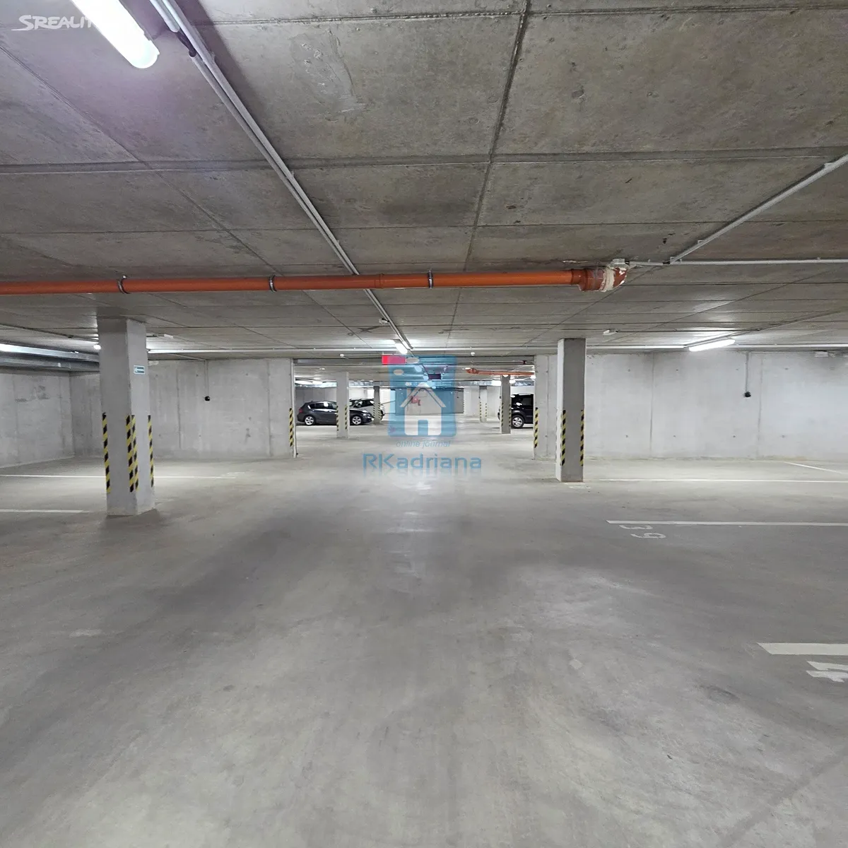 Pronájem garážového stání 15 m² – pohled 2