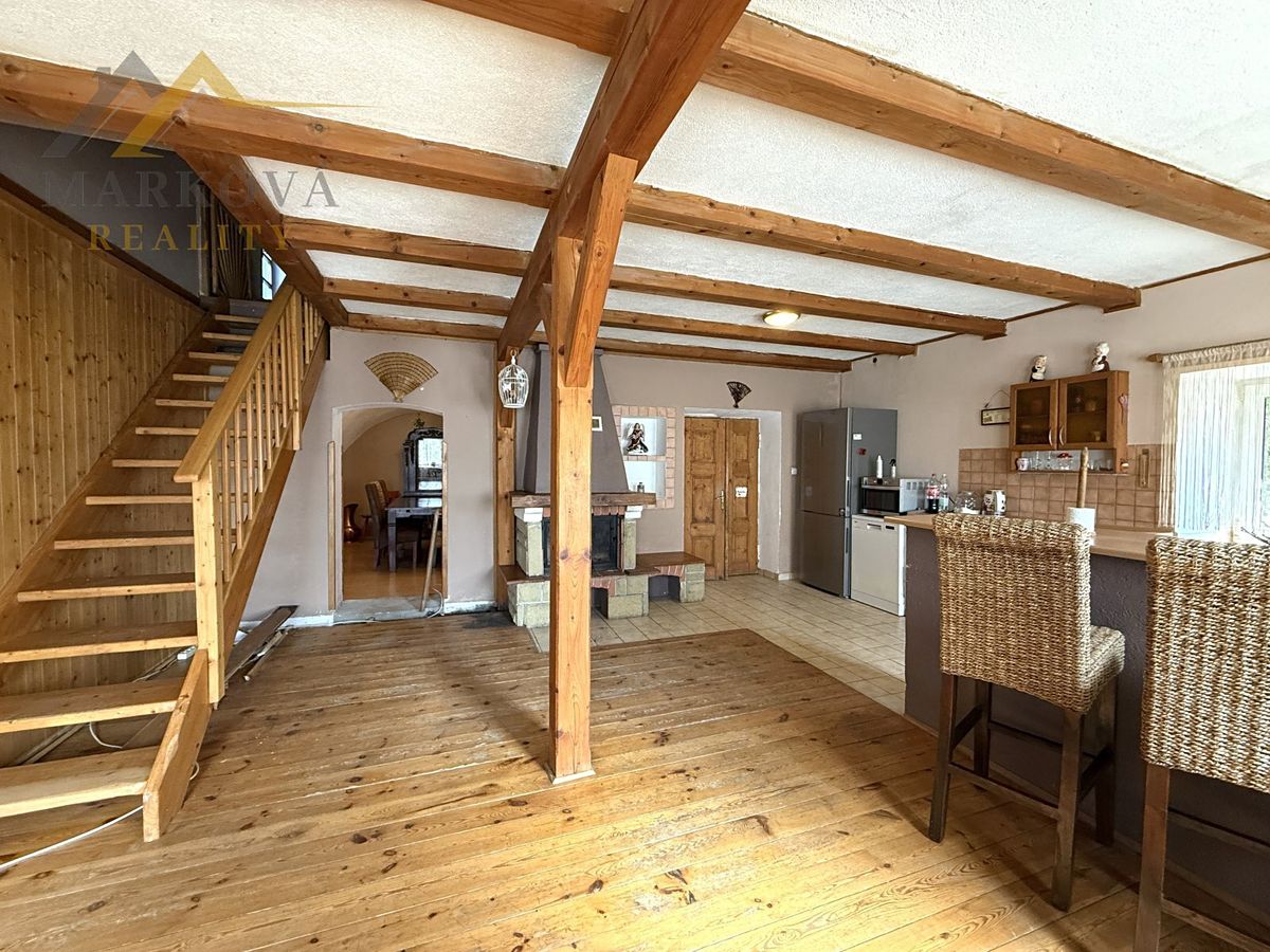 Prodej rodinného domu 192 m², pozemek 803 m² – fotografie 3