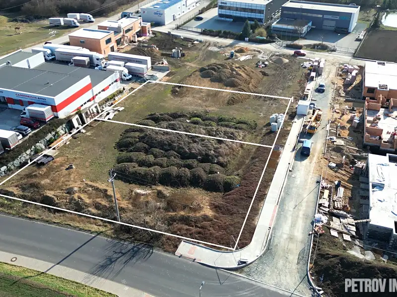 Prodej komerčního pozemku 1108 m², Moravany – náhled fotky 1