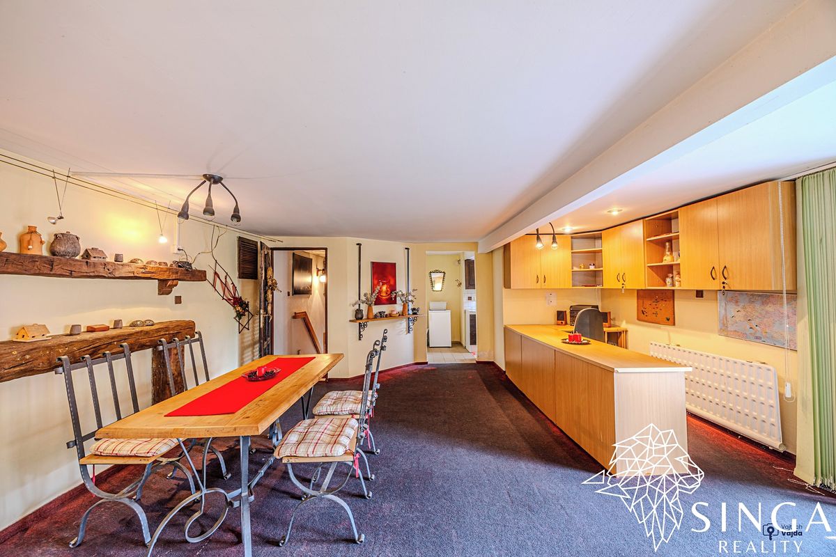 Prodej rodinného domu 212 m², pozemek 1270 m² – fotografie 4