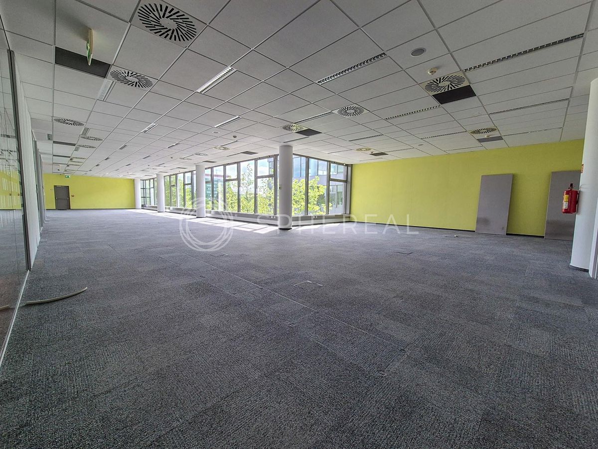 Pronájem kanceláře 571 m² – fotografie 3