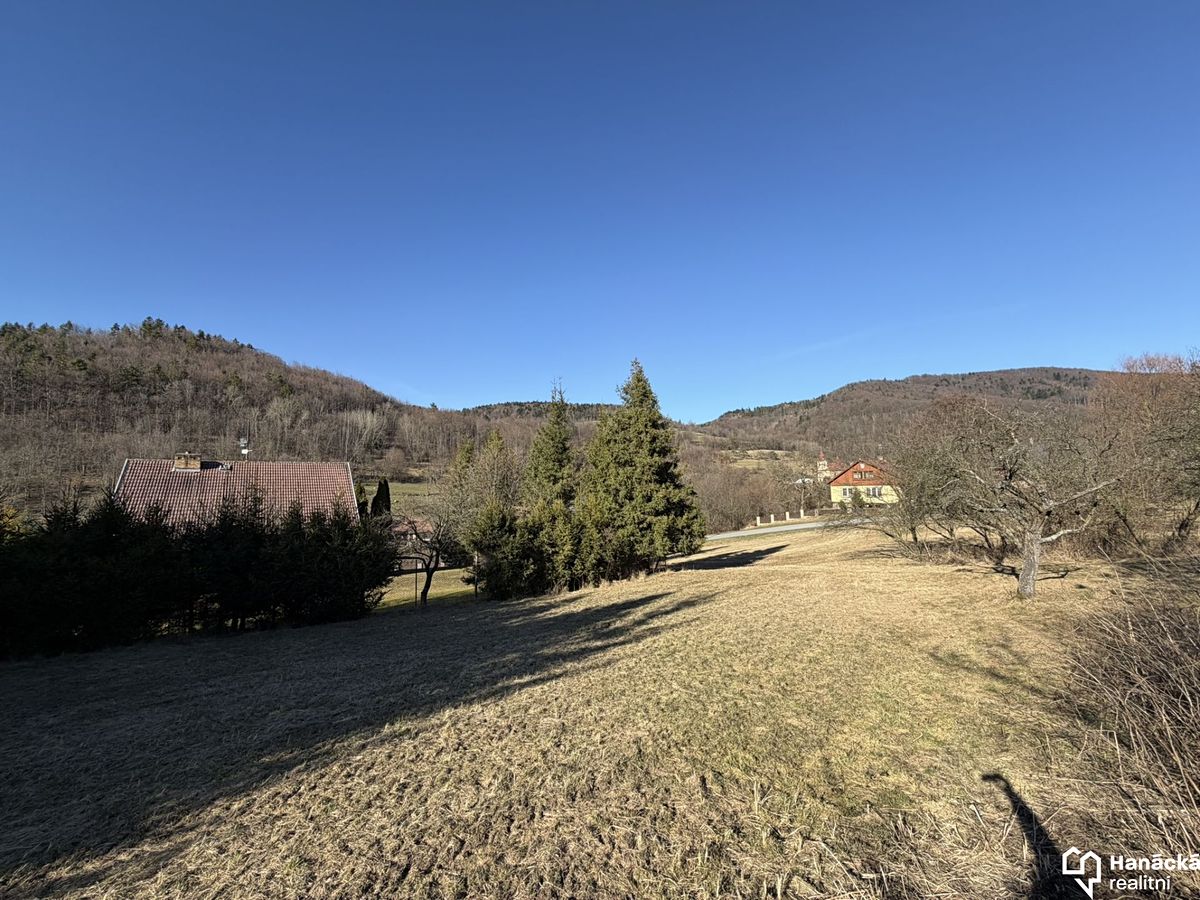 Prodej stavebního pozemku 761 m² – fotografie 2
