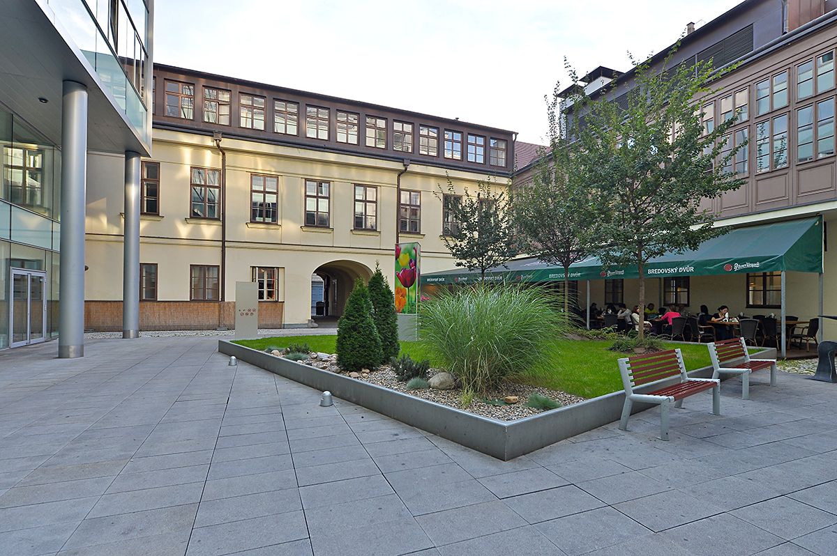 Pronájem kanceláře 300 m² – fotografie 2