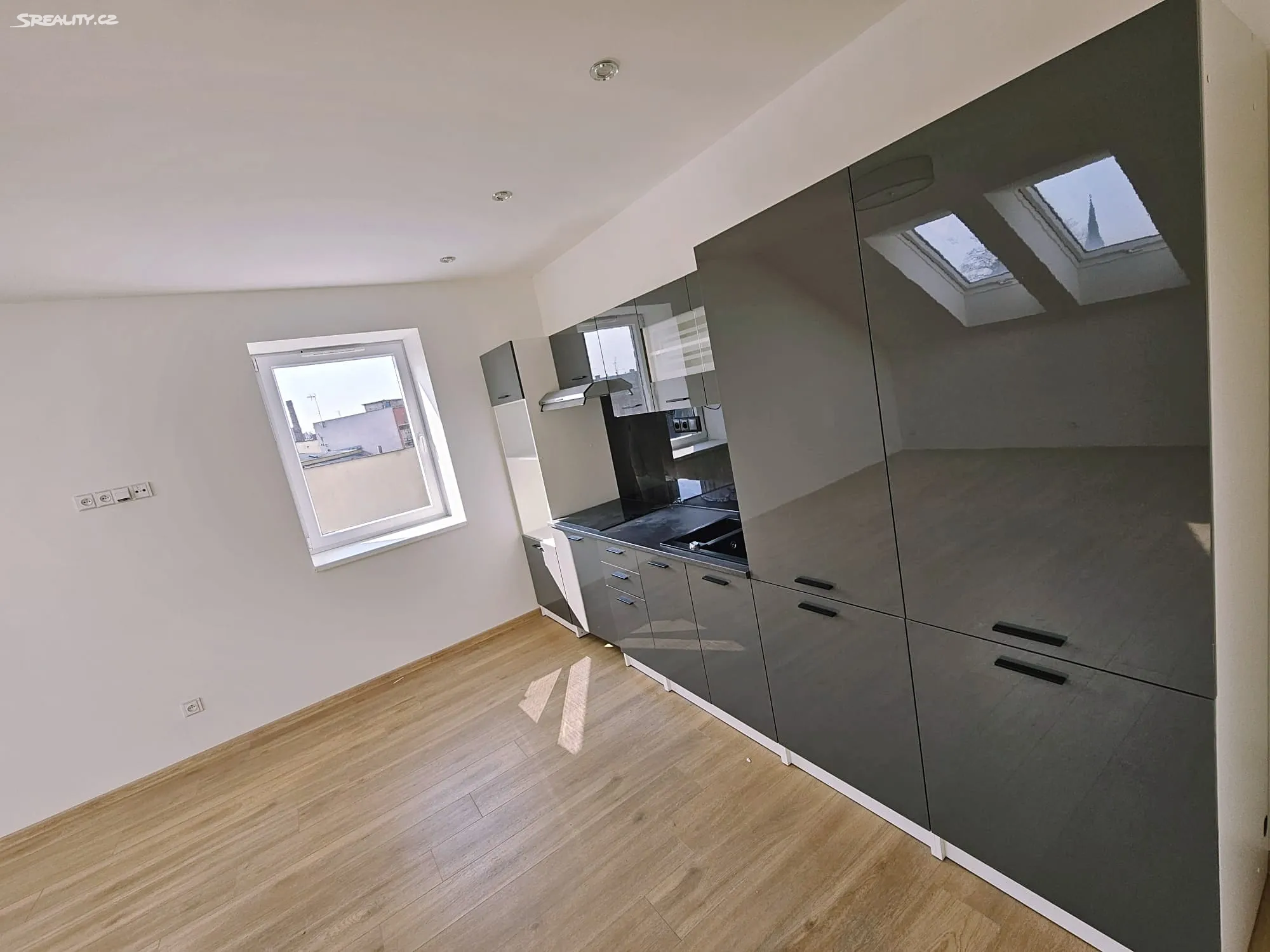 Pronájem bytu 2+kk 44 m²