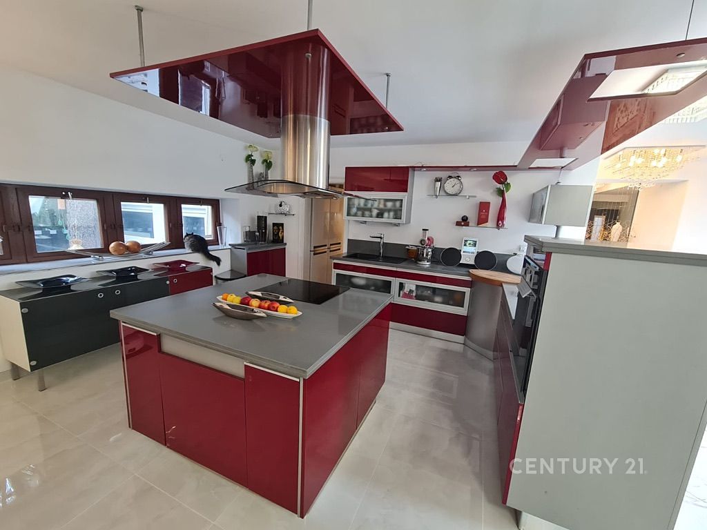 Prodej vícegeneračního domu 972 m², pozemek 691 m² – fotografie 5