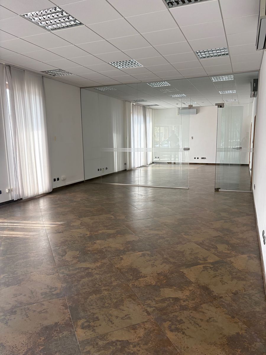 Prodej vily 888 m², pozemek 180 m² – fotografie 3