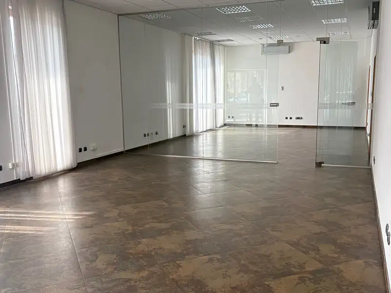 Prodej vily 888 m², pozemek 180 m², Louny – náhled fotky 3