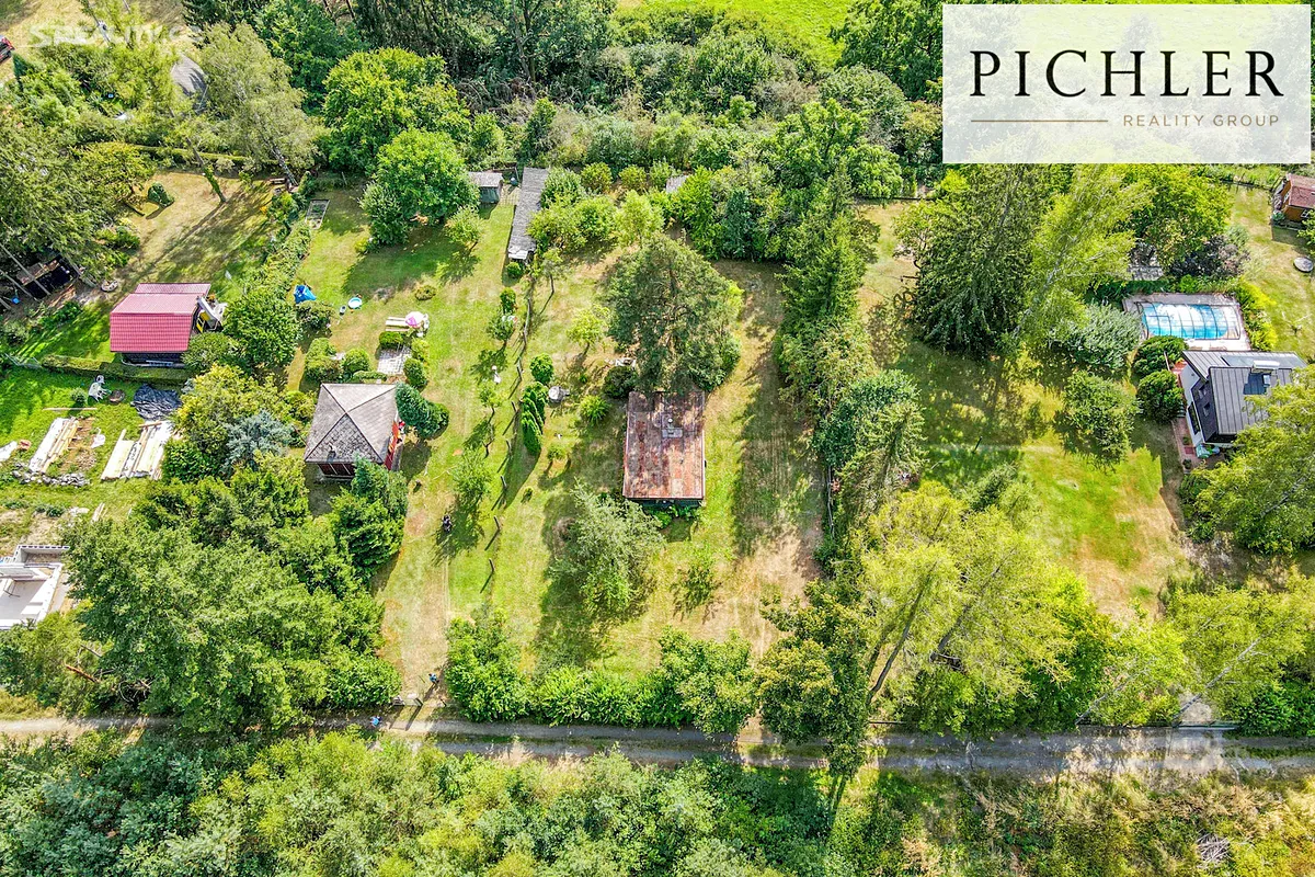 Prodej stavebního pozemku 1579 m² – pohled 3