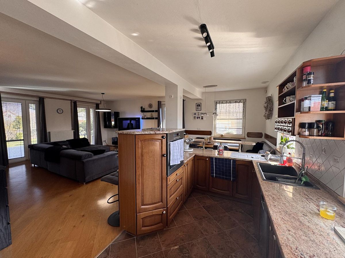 Prodej rodinného domu 402 m², pozemek 1016 m² – fotografie 3