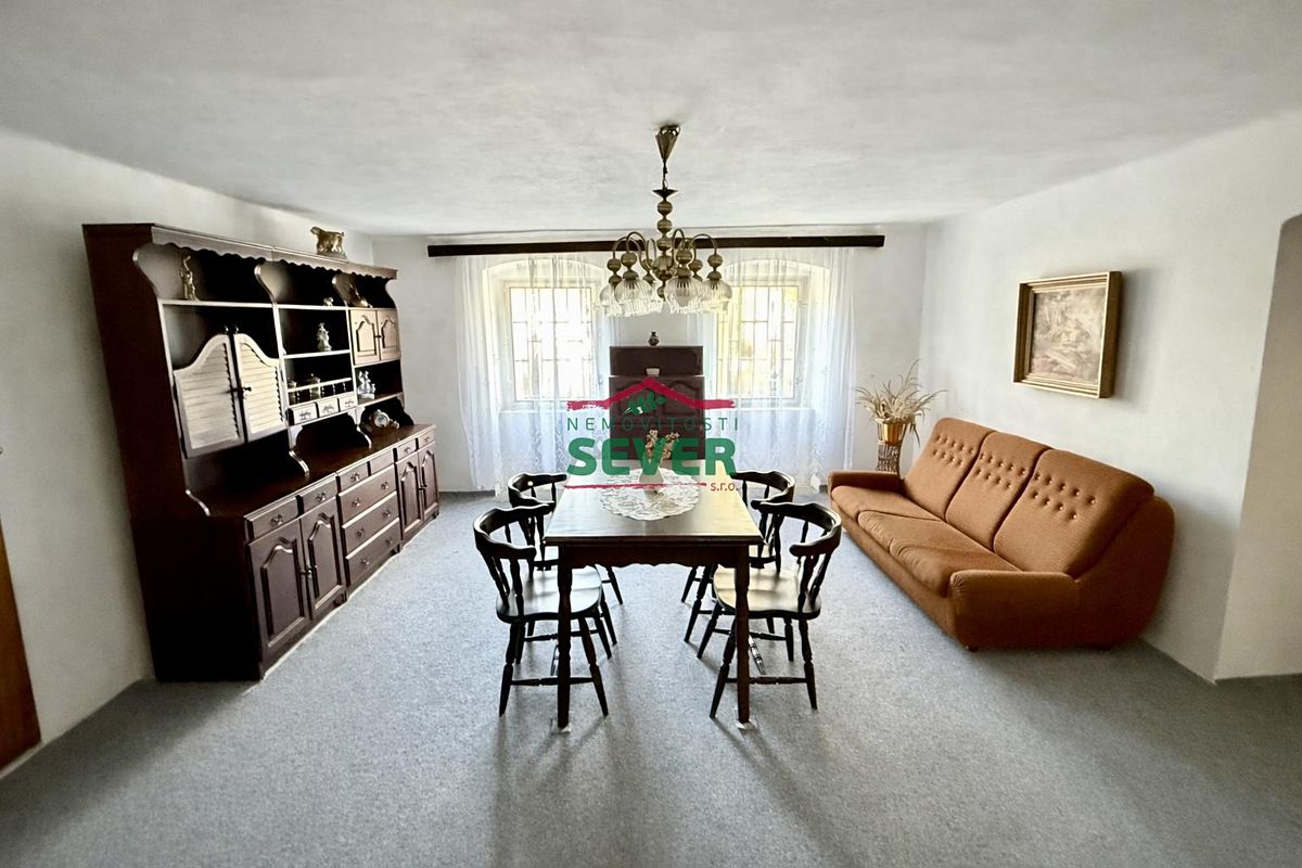 Prodej rodinného domu 300 m², pozemek 925 m² – fotografie 4