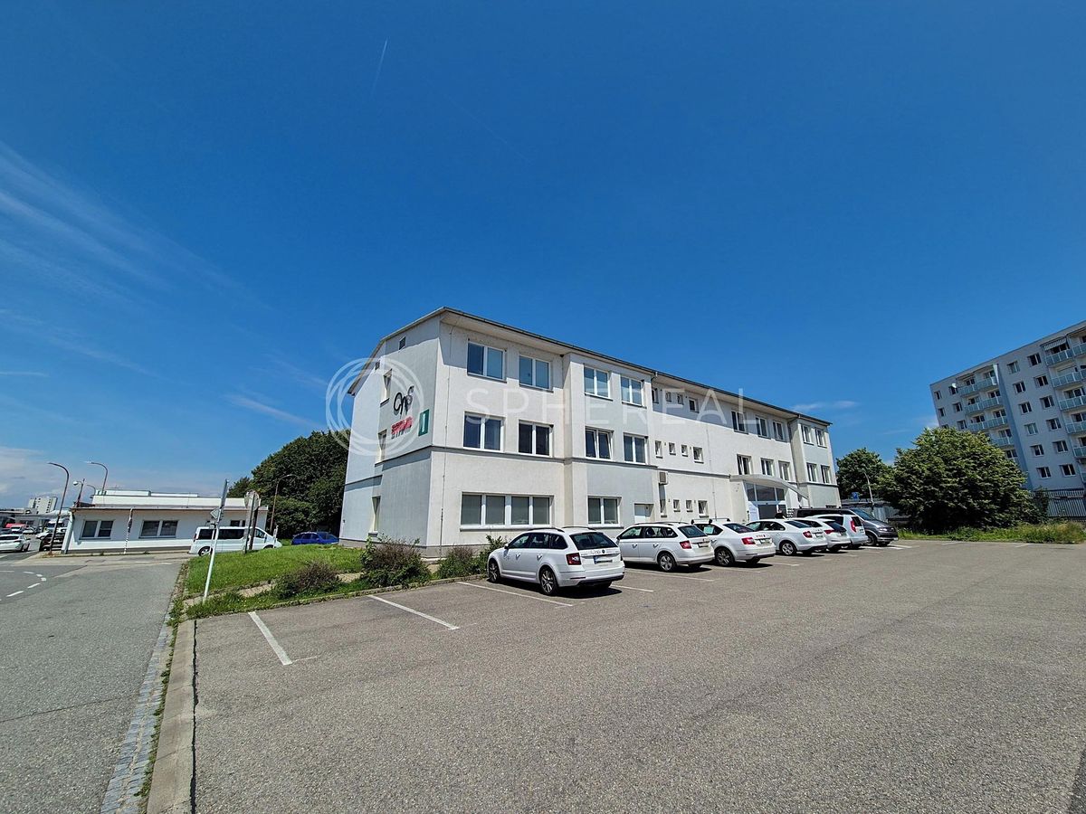 Pronájem kanceláře 436 m²